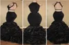 2020 Black Mermaid Prom Dresses Halter Neck spetsar Appliques Tiered Ruched Criss Cross Backless Sweep Train Plus Size Party Even9630607