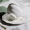 Чашки блюдцы в европейском стиле керамическая ретро -чашка кофейня с блюдцей набор домашней посуды Белый фарфоровый завтрак молочный кружок