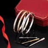 R7xp Bangle Classic Brand Brand Couple Bracelet Bracelet Fashion Gold High Quality Designer Luxury 316L Titanium Steel Jewelry Women Wedding