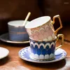 Fincan tabaklar seramik kahve fincanı nordic basit altın sapı daire kaşık seti ikindi çayı kırmızı mutfak aksesuarları