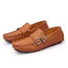 Casual schoenen Zomer Stijlvolle herenwandeling 2024 Echte lederen zakelijke heren Slip op Loafers Men