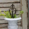 庭の装飾素朴なヴィンテージアイアンクラウン装飾的な小さな杭のための小さな杭