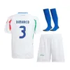 2024 Italie Soccer Jerseys Italia Verratti Chiesa Maglie Kid Kit Set Socks Barella Bonucci Concept Special Pre Match Training Uniforme Football Top Shirt