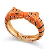Haha toto speciell handgjorda emaljerade färgglada uttalanden tiger armband manschett armband för kvinnor flickor mode smycken parti gåvor 240407