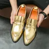 Casual Shoes 2024 Leather Men Loafers Fashion Nightclub Party Men's Luxury Band pekade tåklänning mångsidig