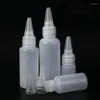 Lagringsflaskor 50 st 10/20/30/50 ml tom droppflask matklass HDPE -plastpress med lock för oljefärg flytande limbehållare
