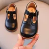 Jungen Baby T Straße Freizeitschuhe Kinder Leder schwarze weiße Mädchen Sommer Mary Janes Kinder Sandalen CSH1253 240329