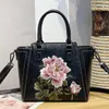 Abendtaschen Retro-Frauen Umhängetasche Leder mit der Obergrenze weibliche Stickerei elegante große Kapazität Crossbody Ladies