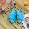 2024 Sandálias de travesseiro de piscina de designer de luxo Casais Slippers Men Women Summer Shoes Fashion Fashion Beach Slippers