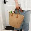 Sacs de rangement 2024 Designer Summer Women's Woven Grass Grass Beach Handbag Panier de grande capacité Portefeuille d'épaule en rotin