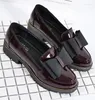 Chaussures décontractées British Preppy Style Patent Cuir Girls Bow-not décorer les plats plats Creepers Femmes Slip peu profond sur Espadrilles Mujer Taille 42