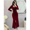 Abiti casual di base 2024 Red Veet Chic Lace Hollow O vestito Y Domande Women Fashion Elegant Sirened Autunno inverno Luxuy Evening Drop DHF4N