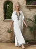 Weiß gestickte Plus-Size-Kaftan-Kleid 2024 Frauen Sommer gegen Hals lässig Robe Bohemian Beachwear Bikini Cover-ups Caftans Q1545