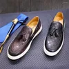 Casual schoenen Men's leer echte retro kwastjes Loafers Dagelijkse veelzijdige slip op platte single Men Footwear