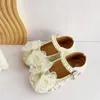 Chaussures en cuir pour enfants enfants bébé filles princesse papillon vif diamant fête des plats à semelle douce semelle pu en cuir chaussures 240328