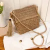 Totes Beach Vacation Sacs With Tassels Summer Paille Crossbody Purse à main le volet de mode décontracté à la main Pocket Hollow-out pour les vacances en bord de mer