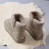 Stövlar 2024 Vinter Suede Leather Warm Snow Women's Causal Thicked Plush Fluffy Anti-Cold Woman Platform Cotten Shoes