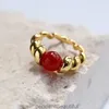Anello di avvolgimento del corno di bue 18k in acciaio inossidabile inossidabile in oro in oro intarsiato con anello di pietra naturale di perle in acciaio in acciaio a rete netta anello rosso