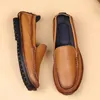Casual skor män äkta läder anti slip man ko loafers handgjorda mockasiner vid körning