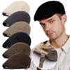 STAILY BRIM HATS LOT Style Mens Beret 2021 Printemps / Summer Leisure Street News Retro British Hat Wild Wild Octogonal Fashion Q240403