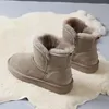 Stövlar 2024 Vinter Suede Leather Warm Snow Women's Causal Thicked Plush Fluffy Anti-Cold Woman Platform Cotten Shoes