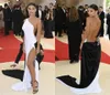 Modest Blackwhite Celebrity Red Carpet Robes One épaule Illusion Vestidos de Novia Pick Ups Sash Side Split Sexy Prom 1250400