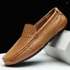 أحذية غير رسمية 2024 Summer Men Genine Leather Mens Laiders Moccasins Hollow Out tremable lead