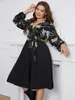 Robes de taille plus femme Vêtements décontractés Deep V Manches longues à manches longues Patchwork Robe élégante fête noire grande femme midi