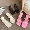 Kapdy 2024 Sumping Sandals Sandals Sandals Panie Mules 6 cm High Heels Kobietowe moda buty różowy czarny biały