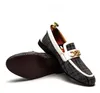 Zapatos casuales Moda Metal Chain Men Formal Mens Moccasins italiano Deslizamiento transpirable en bote masculino