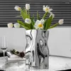 Vase Light Luxury Silver Pletated Pleated Ceramic Vase Decorationsリビングルームフラワーアレンジメントハイエンドダイニングテーブルの装飾