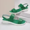 Sandalen Plattform Ladies Sommer lässige weiche Leder -Süßigkeiten Farbe Strand Outwear Slope Ferse große Größe für Frauen 2024