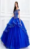 Vintage Royal Blue Quinceanera klänningar från axel Appliced ​​spets prom party klänning tier formell söt 16 klänning anpassad5408216