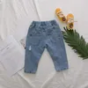 Брюки 0-5-летние джинсы для мальчиков-джинсы устанавливают детские девочки, джинсовая джинсовая джинсовая ткань, разорванная корейская мода, дети малыши повседневные свободные брюки