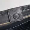 Designer Bag Handbag Leather Keycas Handtagsdesignen är bekvämt för att bära eller bära, och den löstagbara axelremmen möjliggör axel tillbaka och 2024