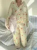 Hemkläder Kvinnlig midjetryck Pyjama Set Long Sleeved Top och Capri Pants - Bekvämt casual wear lämpligt för avkopplande nattl2403