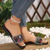 Slippers Summer Femmes Crystal Chaussures plates à bout ouvert pour la mode Fashion Luxur