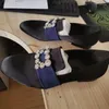 Chaussures décontractées Arrivée Sation Fabric Men de strass Locs de luxe Slip sur la mode italienne Fête à la main et mariage