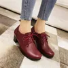 Scarpe vestiti YQBTDL 2024 Autunno Leisure Daily Brogue Pompes Ladies Vino Verde rosso Green Nero Teli a blocco RETRO CASA CASA