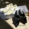 Sapatos casuais simples de couro bege de dedão de pé Mary Jane Jane Real Mulheres Retro Confortável Vestido durante toda a temporada