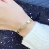 Vagnar armband ingen blekning ingen allergi heta säljer japanska och koreanska diamant inlagd ljus lyxig highend känsla tidlös klassisk armband wibu5t