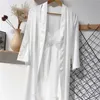 Vêtements à la maison Blanc Bride and Maid Wedding 2pcs Robe Set Lace Decoration Pyjamas Sexy Womens Satin Kimono Salle de bain Lieu de la maison