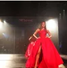 Czerwona sukienka dla gości w dużych rozmiarach seksowne sukienki bez ramiączek wieczorne zużycie rozdzielają długie suknie 2024