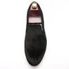 Повседневная обувь прибывает британские лоферы мужской черный бархатный бархатный тиснений