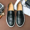 Casual schoenen Spring mode Britse heren zakelijk loafers klassieke ronde teen comfortabel fit retro mannen dik zool leer