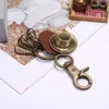 Keychains Lanyards Fashion Car Keychain Legierung Hut Paar Keyring Label Geschenk SleuTelHanger Trump Anhänger Key Q240403