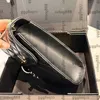 Women Lambskin Classic Quilted Strendy Plicter Bag Back Black White Card حامل عملة في الهواء الطلق الغرور Urse Gold Metal Matelasse Chain Crossbody Landbag 11x18cm