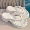 Slippers 2024 Cloud de plate-forme épaisse pour femmes Eva Soft Sole Oreiller Slides Summer Beach Flip Flops Femme Flasque sans glissement