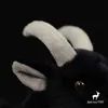 Filmler tv peluş oyuncak siyah keçi yüksek sadakat anime anime sevimli peluş koyun peluş peluş oyuncaklar hayat benzeri hayvanlar simülasyon doldurulmuş bebek kawai oyuncak hediyeler 240407