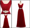 Long Chiffon Bourgogne brudtärklänningar med Crystal Rhinestone Pärled Sash V Neck Low Back Maid of Honor Dresses Wedding Guest G3583778